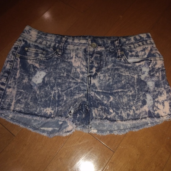 Shorts - Picture 4 of 4